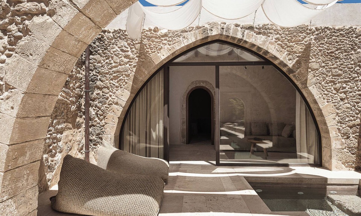 Kaliviani Villa | Corte Interna, free heated pool