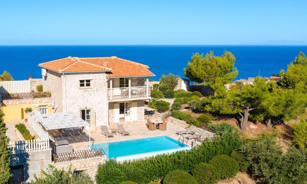 Agios Nikitas Villa | Cosy Villa with Sea-and-Mountain Views near Agios Nikitas