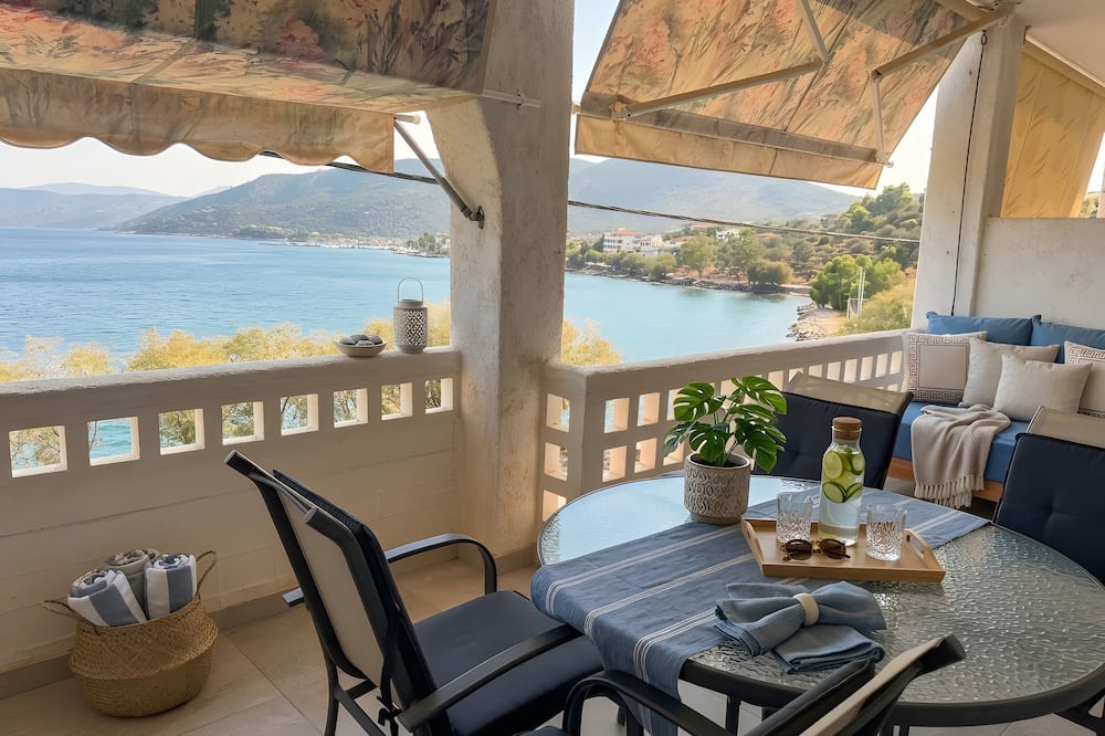 Porroia House | Country House 'The Methana Lookout' with Sea View and Air Conditioning