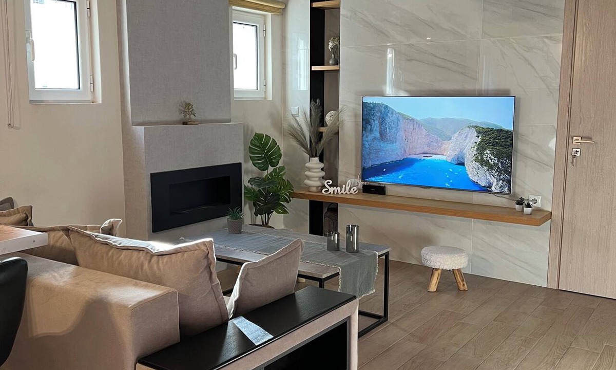 Peiraiki Apartment | Cozy 1-Bedroom Apartment in Piraiki - Near the Sea & Port
