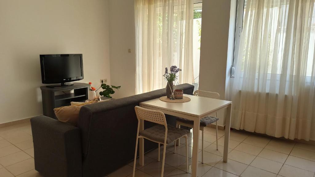 Heraklion Apartment | Cozy flat close to the Airport/Port and Center