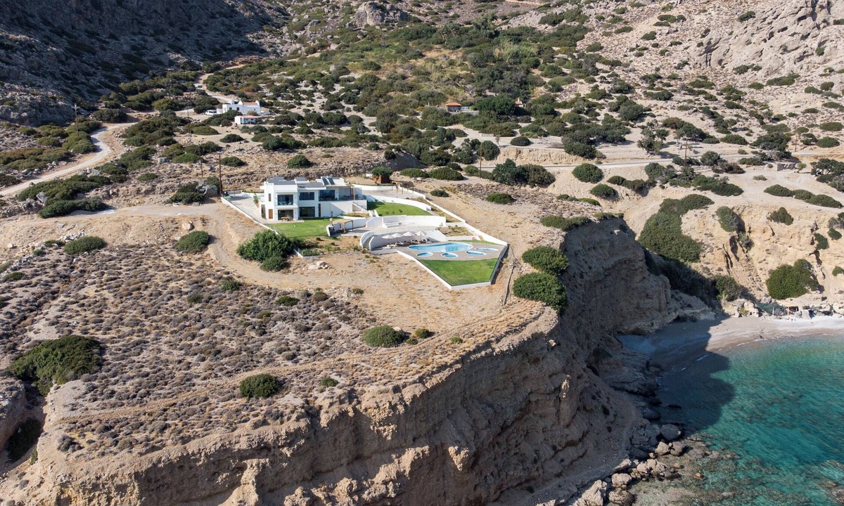 Pefki Villa | Cretan Beachfront Villa Atalandia With Heated Pool, Gym, Bbq & Office