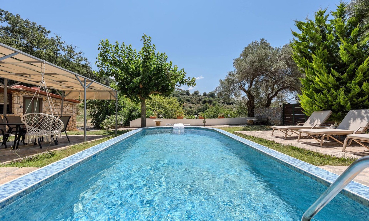 Lampini House | cretan tradiotional lake house with stunning views