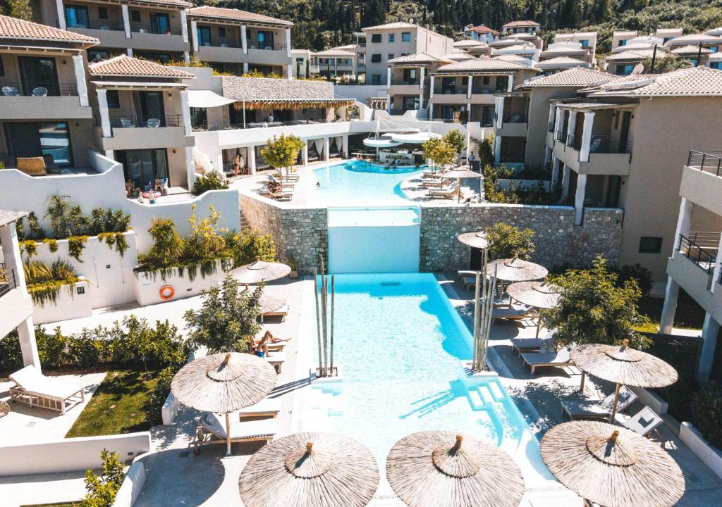 Nikiana Hotel | Crystal Waters
