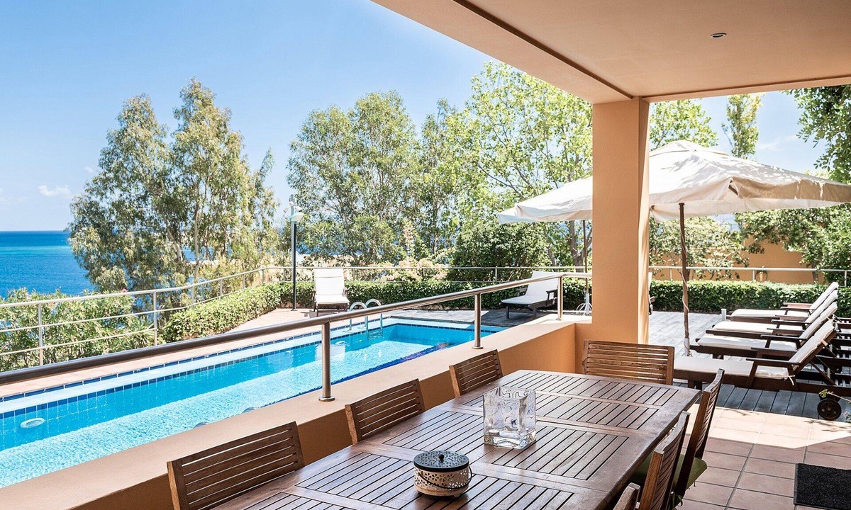 Marathi Villa | Daphne & Chloe Estate
