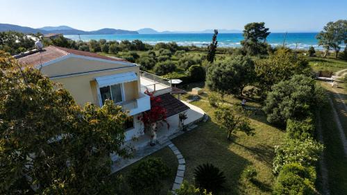 Lefkimmi Villa | Dollys Charming Seaside House