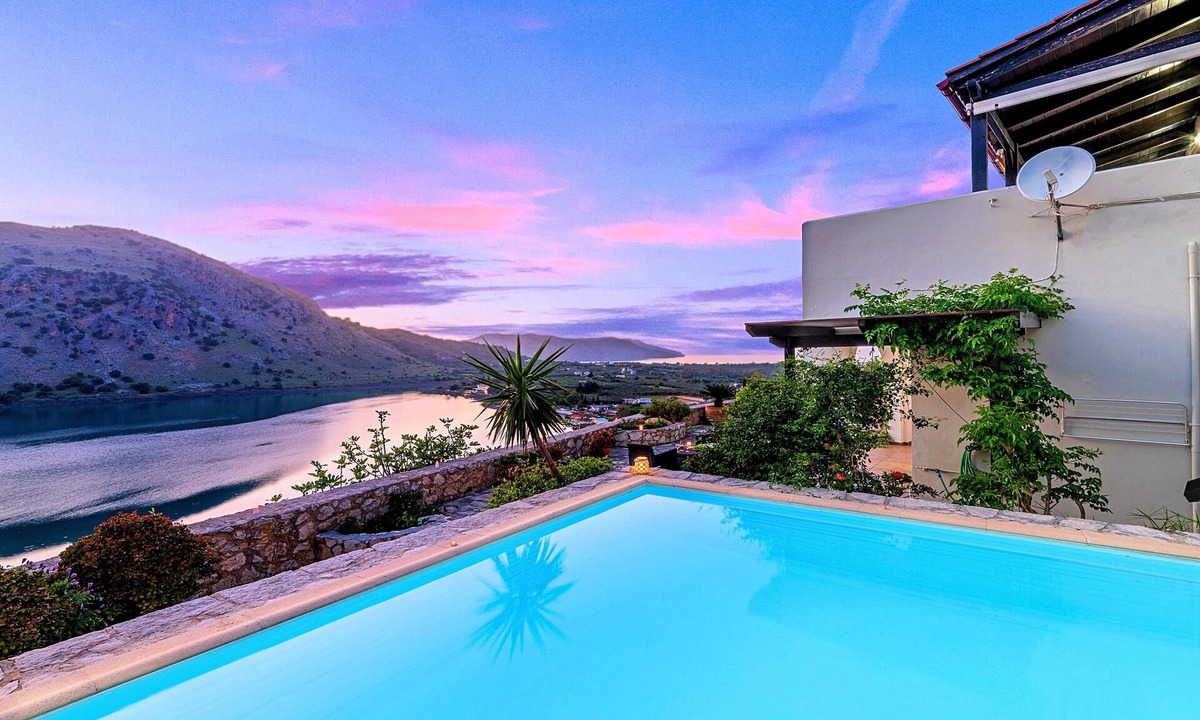 Kavallos Villa | Du Lac Omega Villa Private Pool