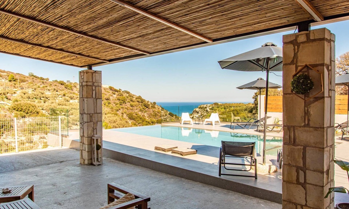Rethymno Villa | Elegant New Villa, A/C, Private Infinity Pool, Mountain & Sea Views - 2 km from Reythymno!