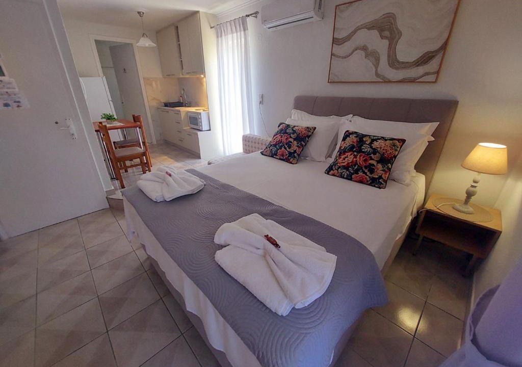 Igoumenitsa Apartment | Eleni's Apartments Igoumenitsa - Γκαρσονιέρα στο ισόγειο επιπλωμένη, εξοπλισμένη
