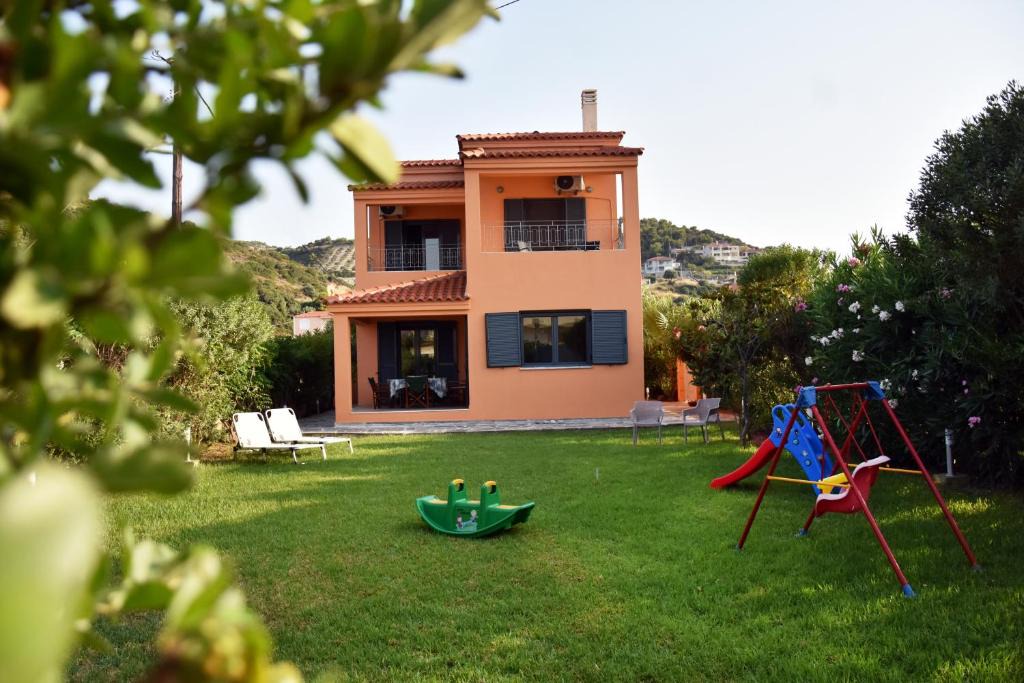 Mourteri House | Eliza 2 bedroom sunny beach house with sea view