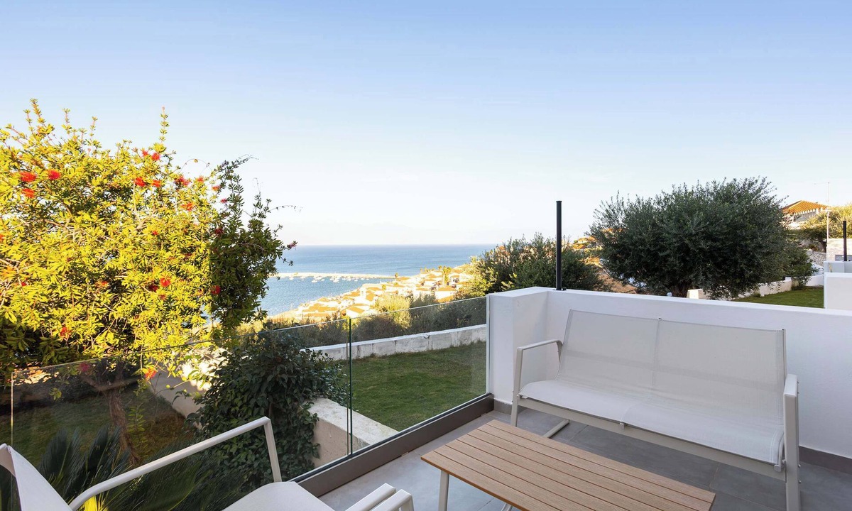 Koroni Bed & Breakfast | Eneos Residence - Koroni Poolside Gem