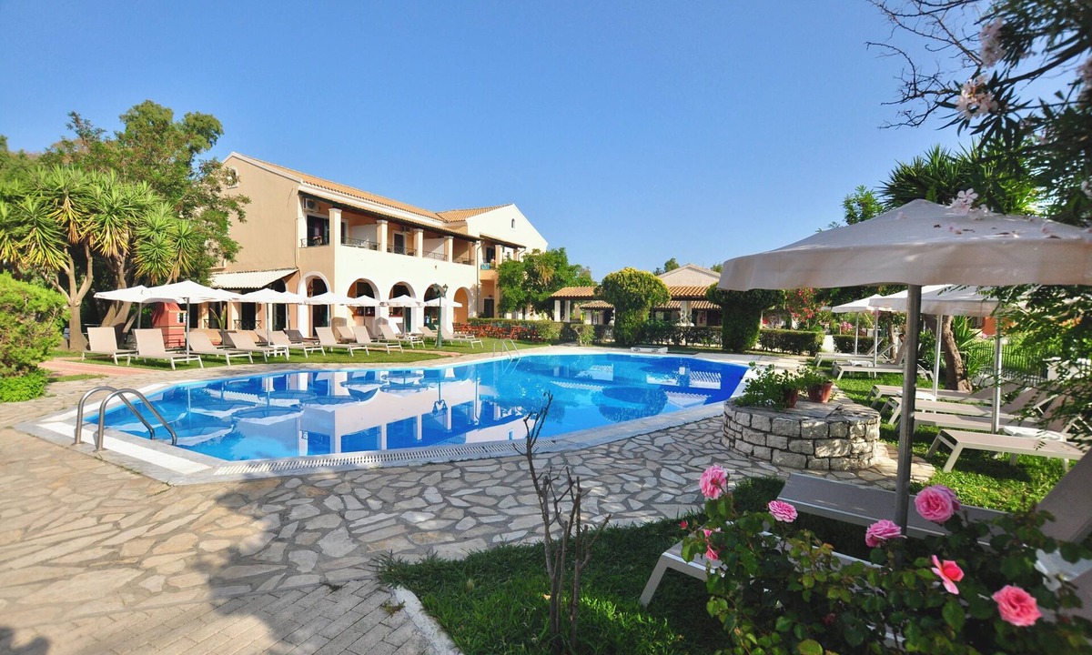 Acharavi Hotel | Family apartment complex 200 meters from the beach & 600 meters from the resort