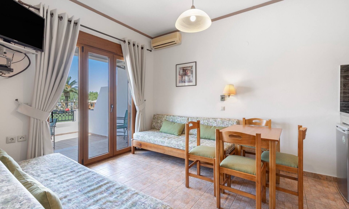 Agia Galini Apartment | Family Beachfront Apartment with Sea View in Agia Galini, Crete