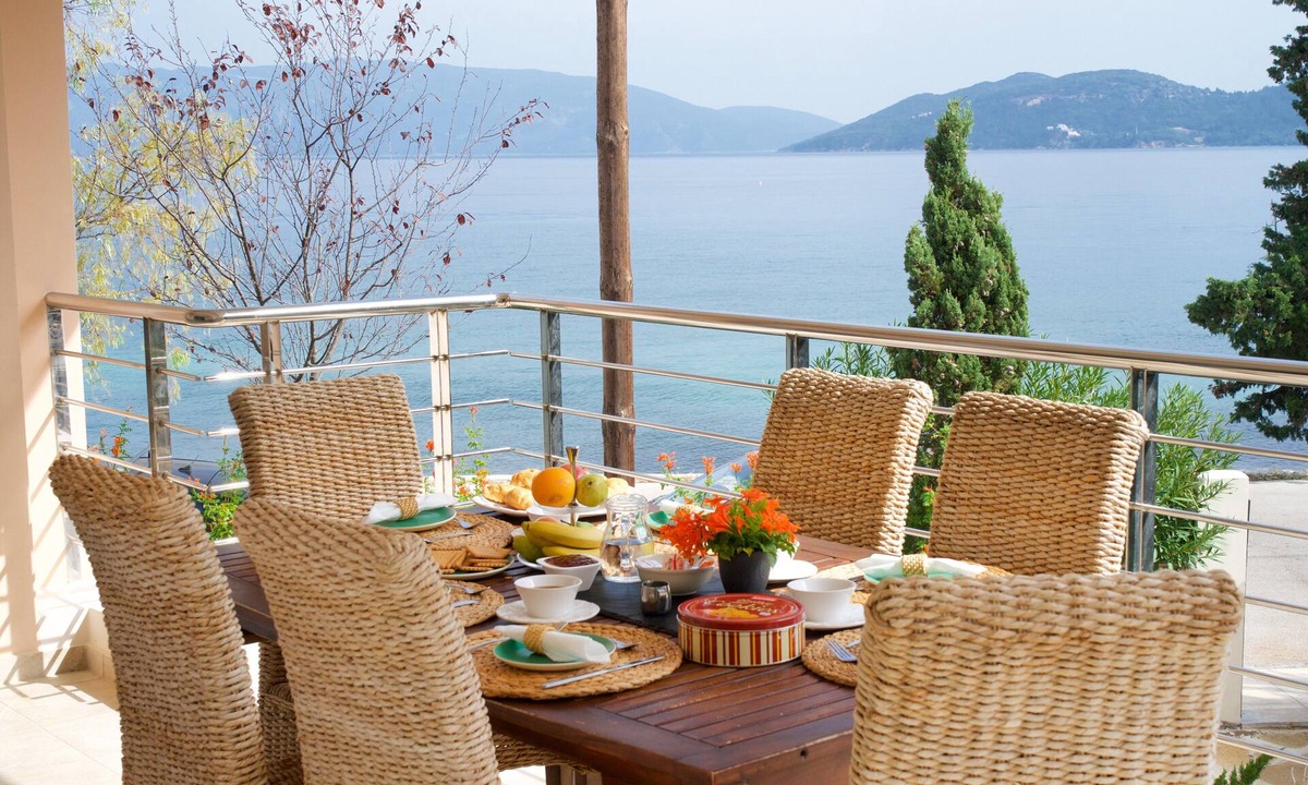 Karavomylos Apartment | Fantastic beachfront apartments in Karavomylos, Kefalonia, Zoe Apartment