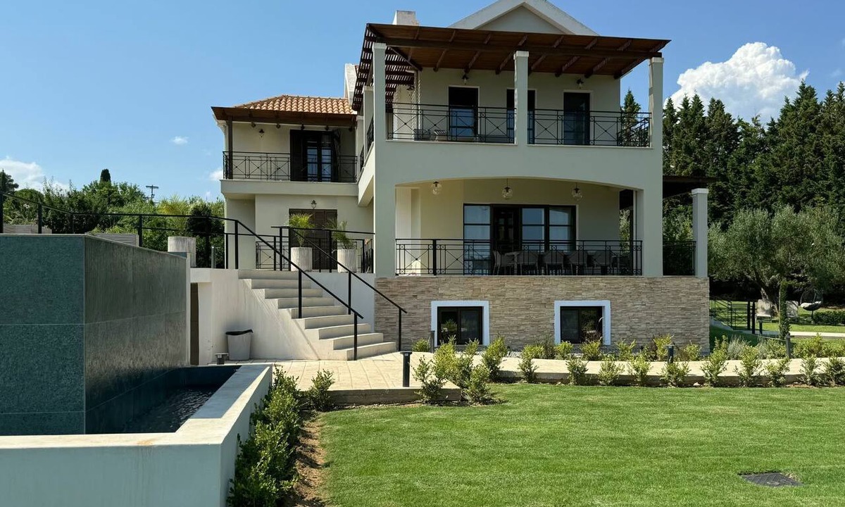 Karavados Villa | Filon Ktima Beachfront Upscale Villa