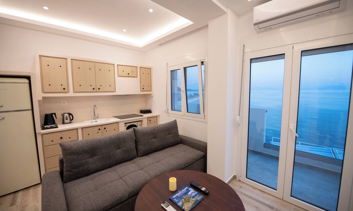 Loutraki Apartment | Flisvos Beachfront Apartments