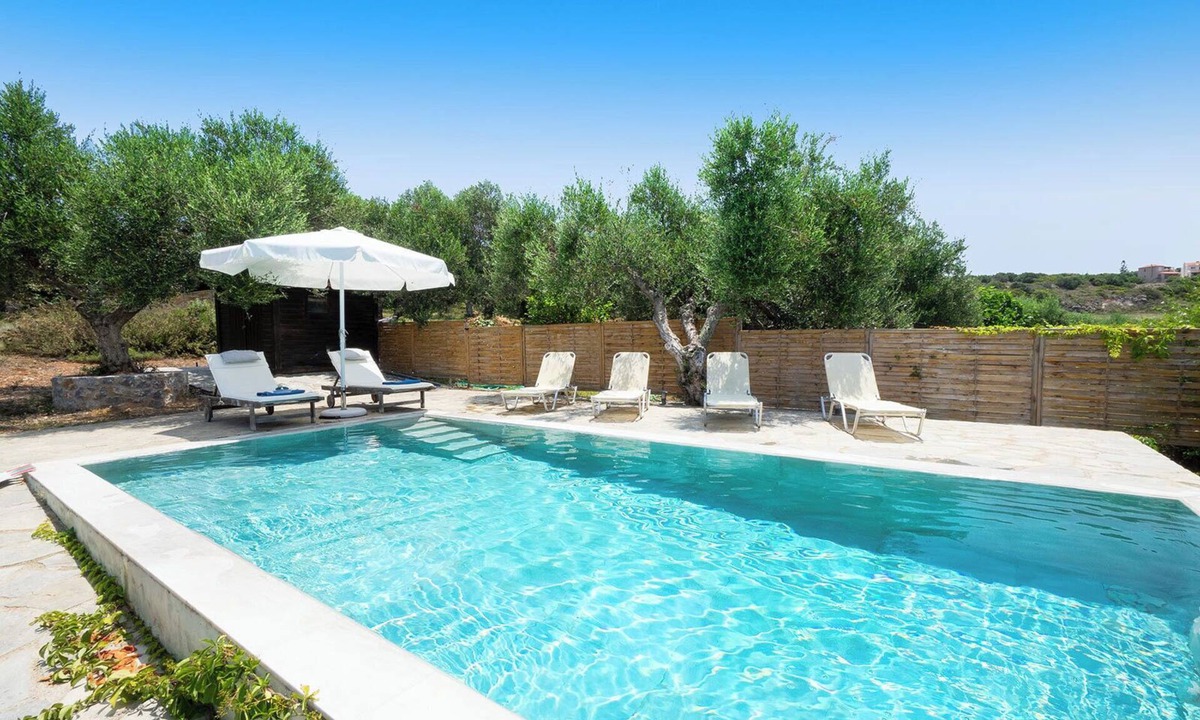 Tersanas Villa | Fortino Villa, 1 BD and attic, pool, near the sand