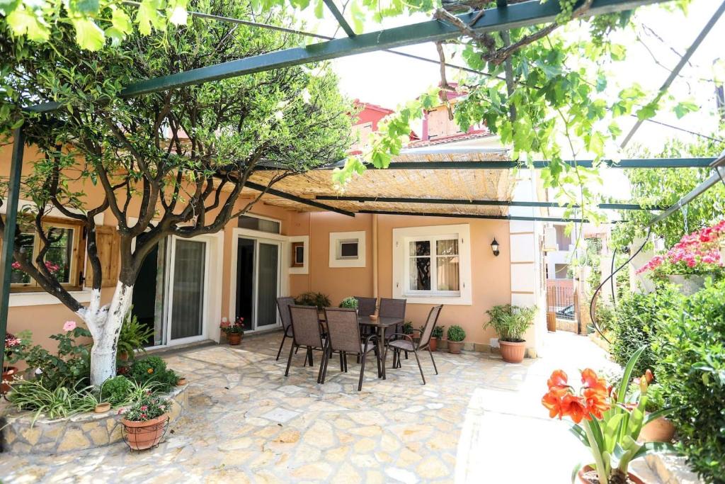 Agios Ioannis House | Garden House Kastellani-4BD&Garden near CorfuTown