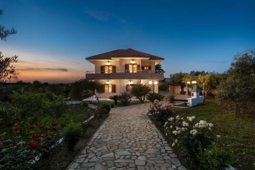 Katochori Villa | Garden House with Pool, 10min to center