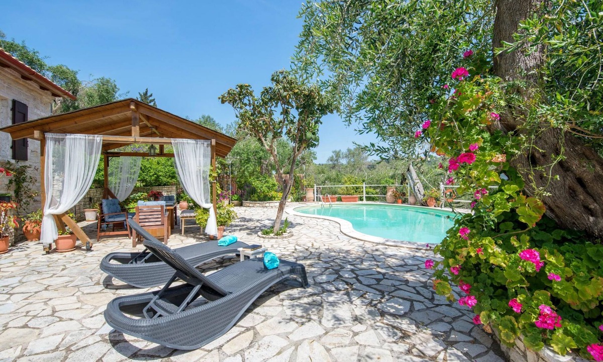 Mpogdanatika Villa | Georgina House in Velianitatika