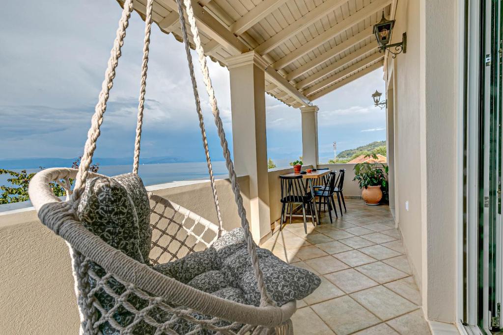 Chlomos House | Gialos Holiday House