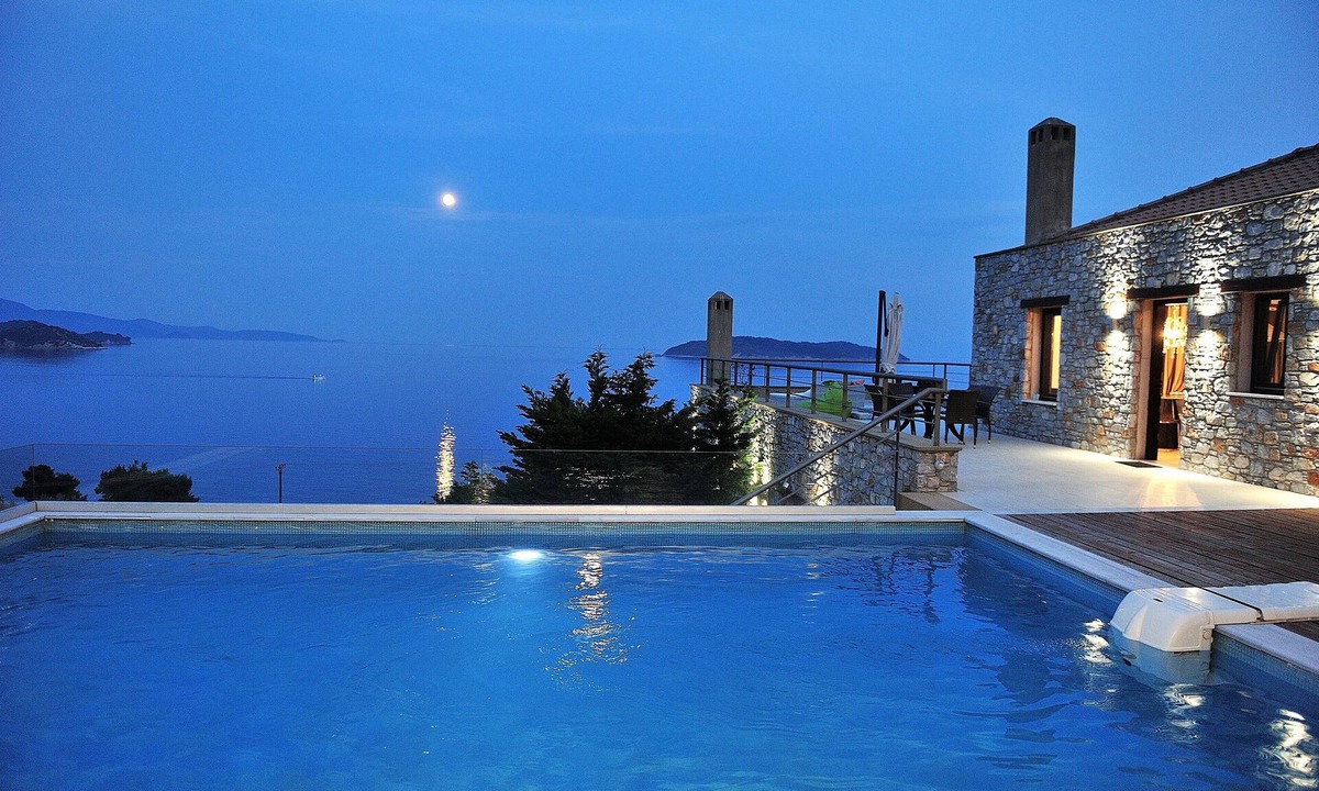 Vassilias Villa | Golden King