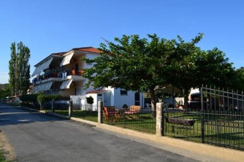 Paradhisos Apartment | Gramatiki House
