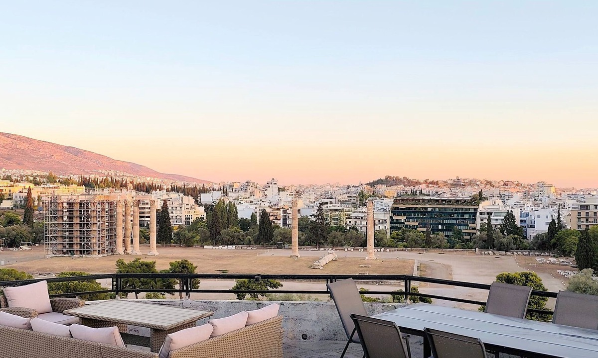 Plaka Apartment | Grand suite in the temple of Zeus