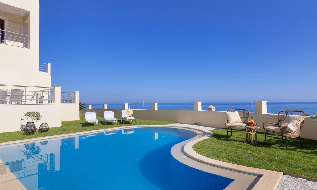Sfakaki Apartment | Green – A Seaside Escape with Mesmerizing Views