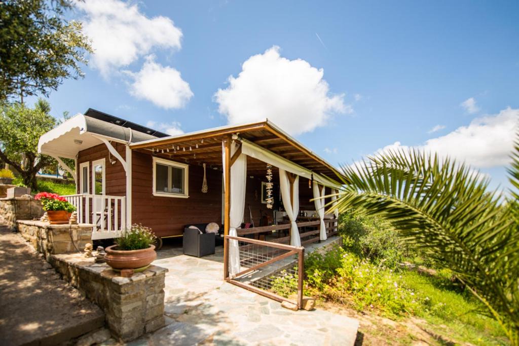 Pylos-Nestoras Cabin | Hakuna Matata Holidays wooden lodge with airco & pool in Greek Olive Grove