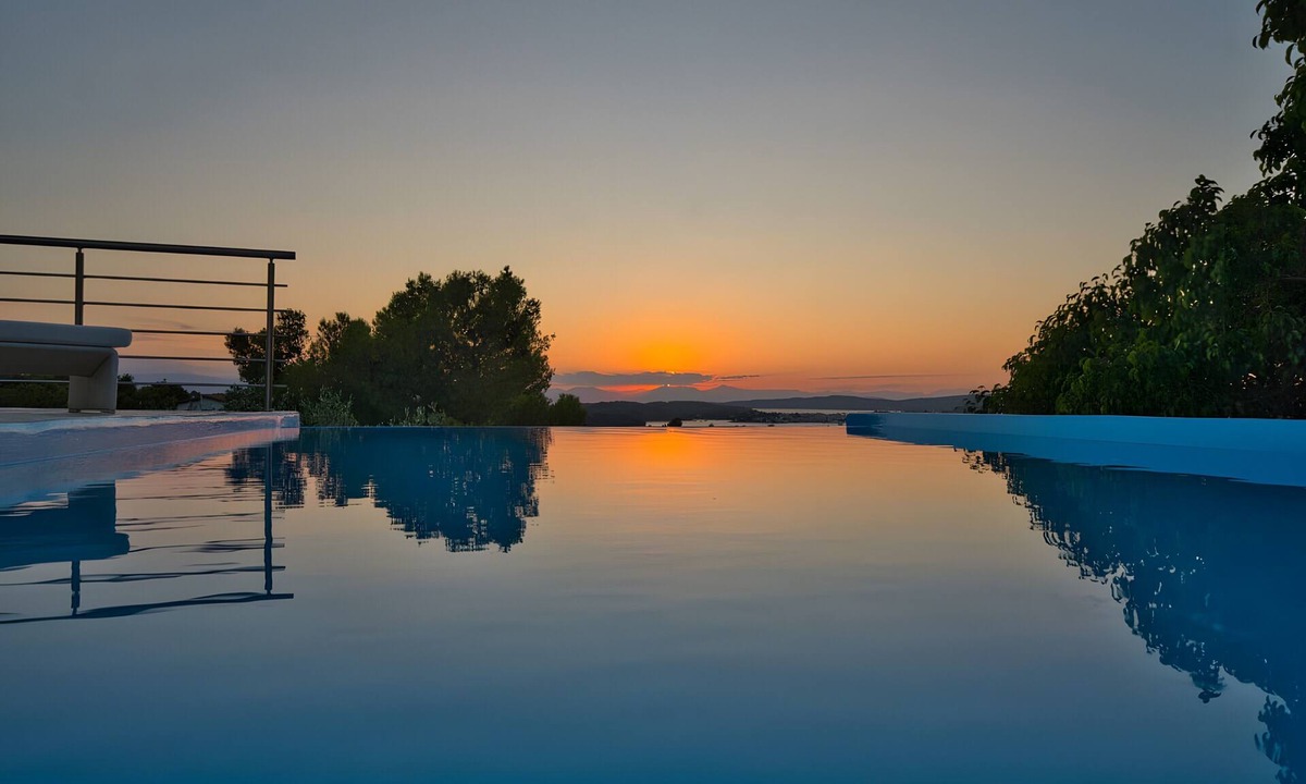 Papastavraiika Apartment | Heli View Apartment with Private Pool and Sea View