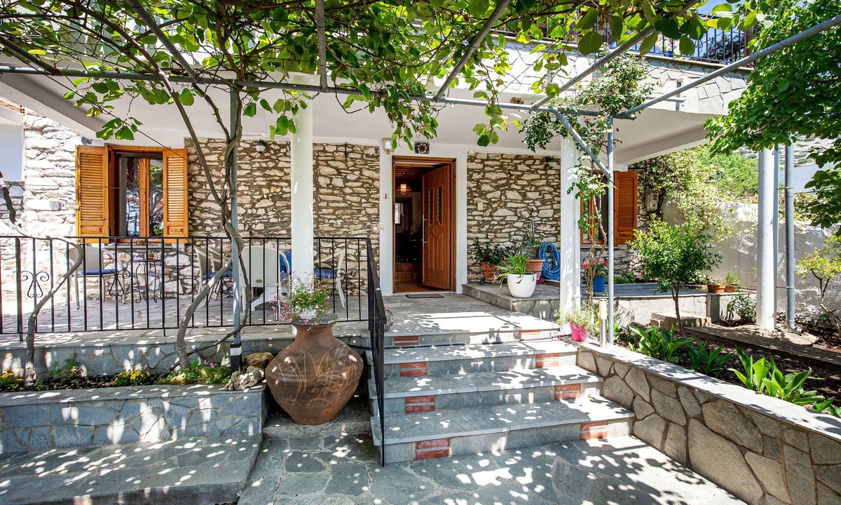 Thasos House | Historic stone house with charm in Theologos - plenty of space & village idyll