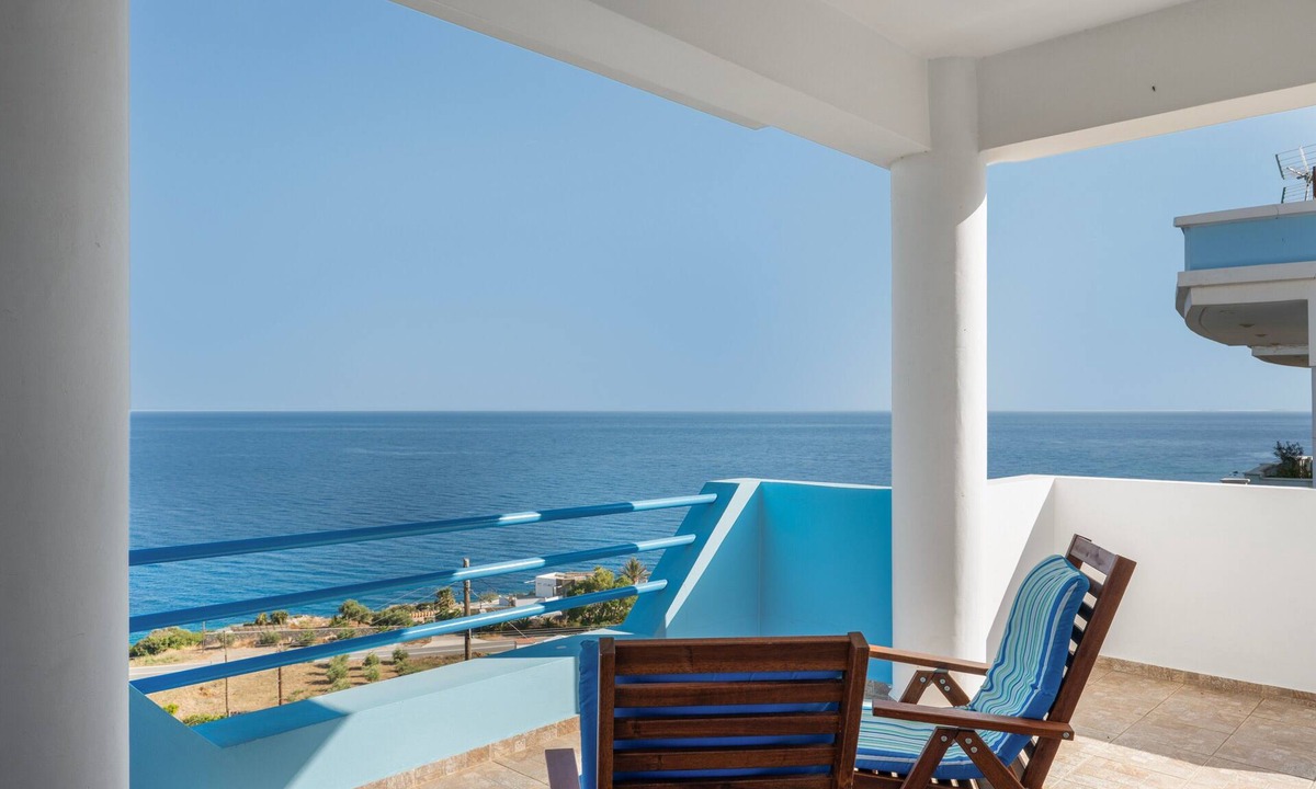 Pefki House | Holiday Home 'Blue Window Seaview Maisonette' with Sea View, Wi-Fi and Air Conditioning