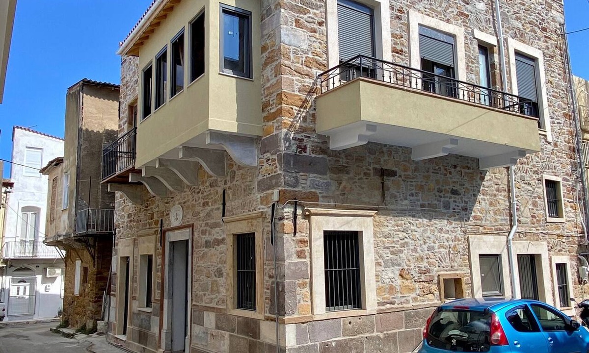 Chios House | Holiday Home 'Medieval Mansion Fully Restored In' with Wi-Fi and Air Conditioning