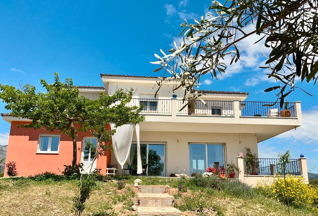 Amarinthos Villa | Horizon House inside Olive Grove & Vineyard Εtsate!