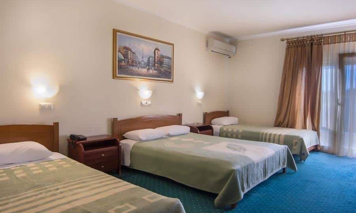 Doxato Bed & Breakfast | Hotel Alexandros-Family Quad Room