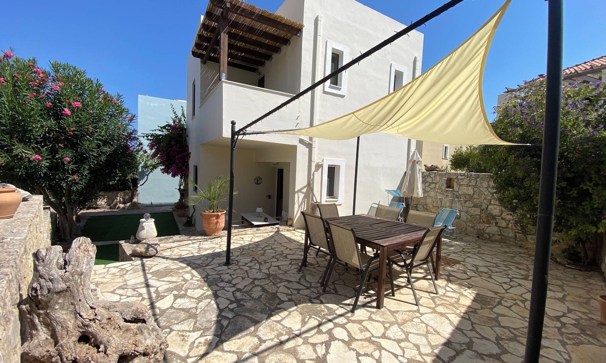 Kavallos House | House next to the lake, close to the sea: STO FANOU