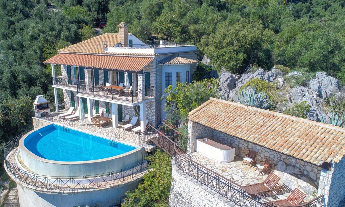 Katavolos Villa | House On The Rocks in Nisaki
