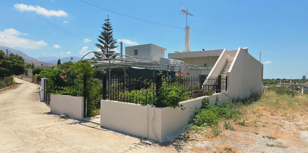 Minoa Pediada House | Infinity Green House at Kastelli Airport