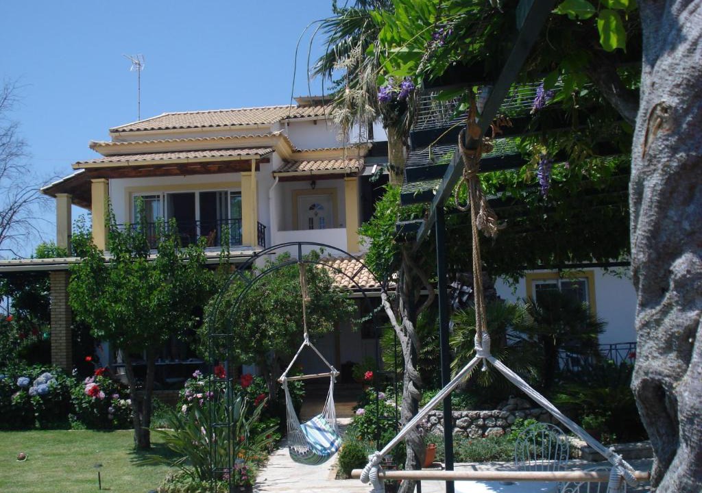 Ag. Georgios Apartment | Iron House