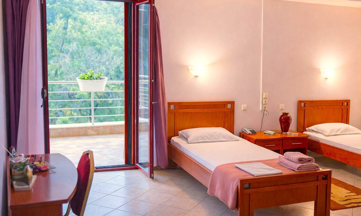 Elassona Condo | Jayne’s Rooms - Mountain View Stay in Elassona