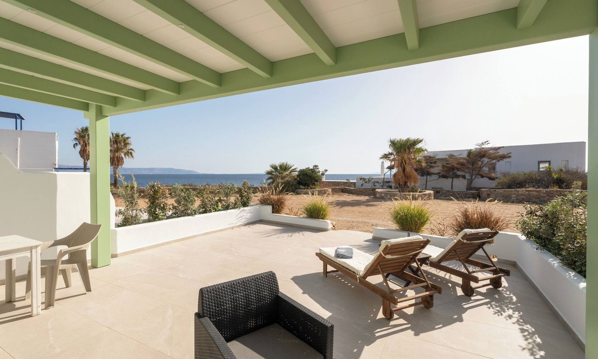 Logaras Apartment | Julia's Beach Studio, family-friendly by the sea, with XL terrace, sea panorama
