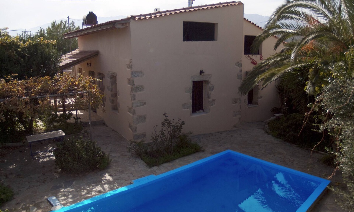 Katochori House | Just 15 Km from the city,6 from the port and 21 from the airport