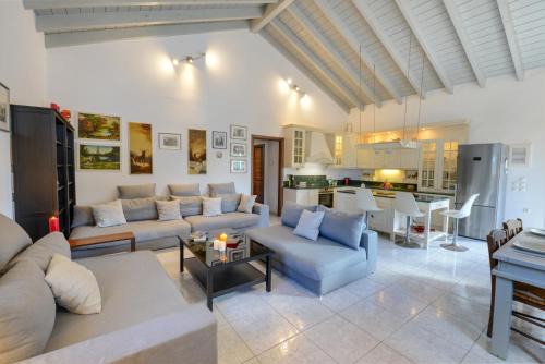 Mpogdanatika Villa | Kalokairia Residence