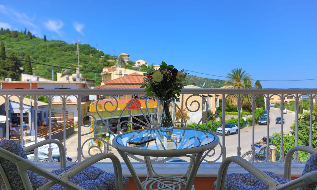 Kassiopi House | Kassiopi Home: Modern, Shared Pool, A/C, Wi Fi, near beach