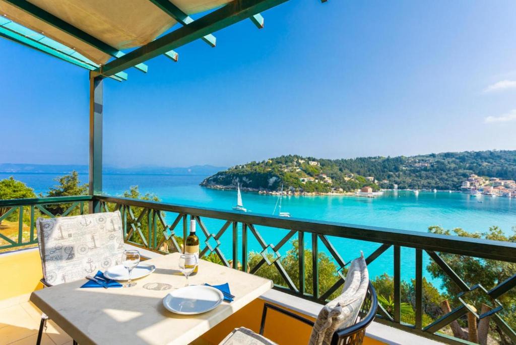 Lakka Villa | Katerina Walk to Beach Sea Views AC