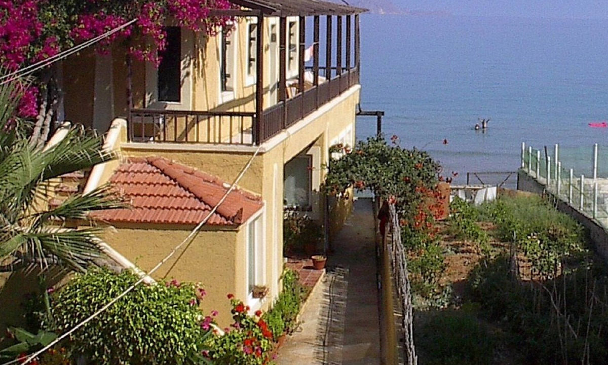 Kokkini Chani Villa | Kokkini Hani: Beautiful apartment by the sea.