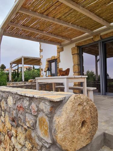 Pylos-Nestoras Villa | Koroni Stone House, fully equipped studios by the sea