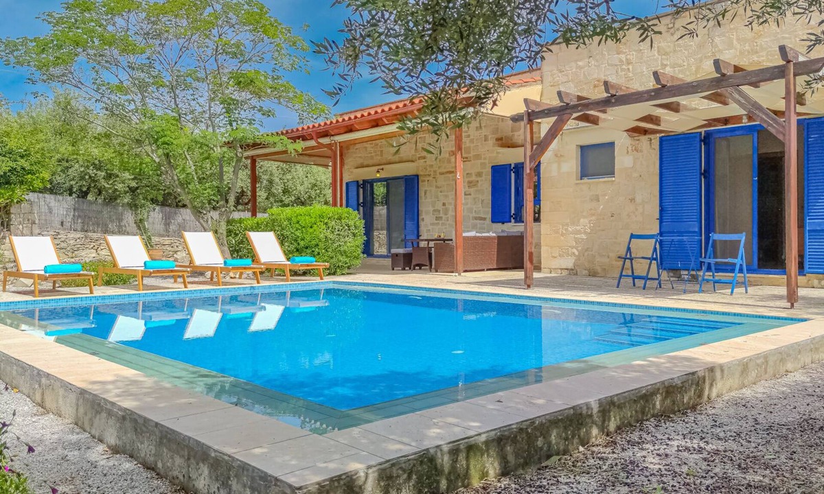 Pemonia Villa | Lemon Tree Villa with Private Pool and Starlink Internet