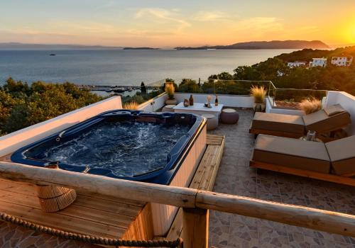 Loutraki Villa | LemonTree Villa Rooftop Jacuzzi And Sea Views